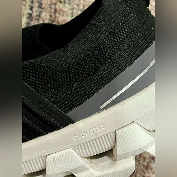 On Running Cloudswift Black Athletic Shoes - Picture 13 of 13